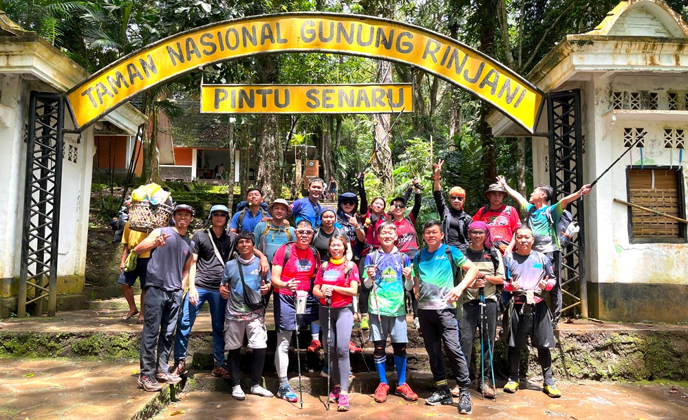 Entrance gate Senaru