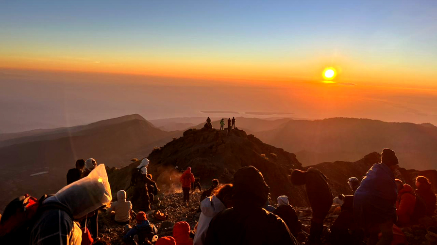 Surise from Summit Rinjani