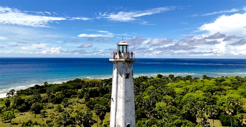 Nuca Molas Jurassic Park Flores Island