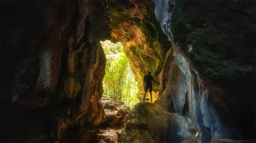 Mirror Cave - Land tours Labuan Bajo